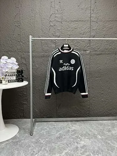 ADIDAS Sweater